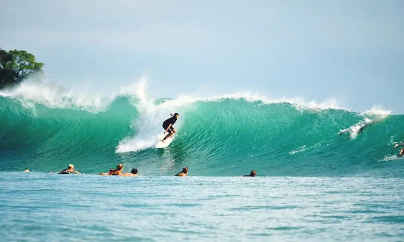 world class surf in Bocas del Toro Panama