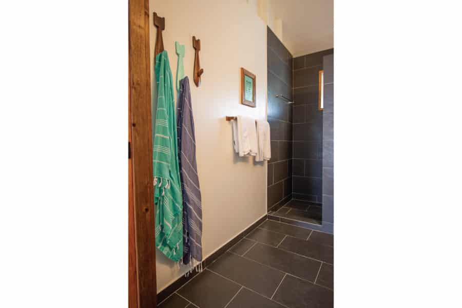 Turkish towels in the bathroom of the bungalow with black tiles.